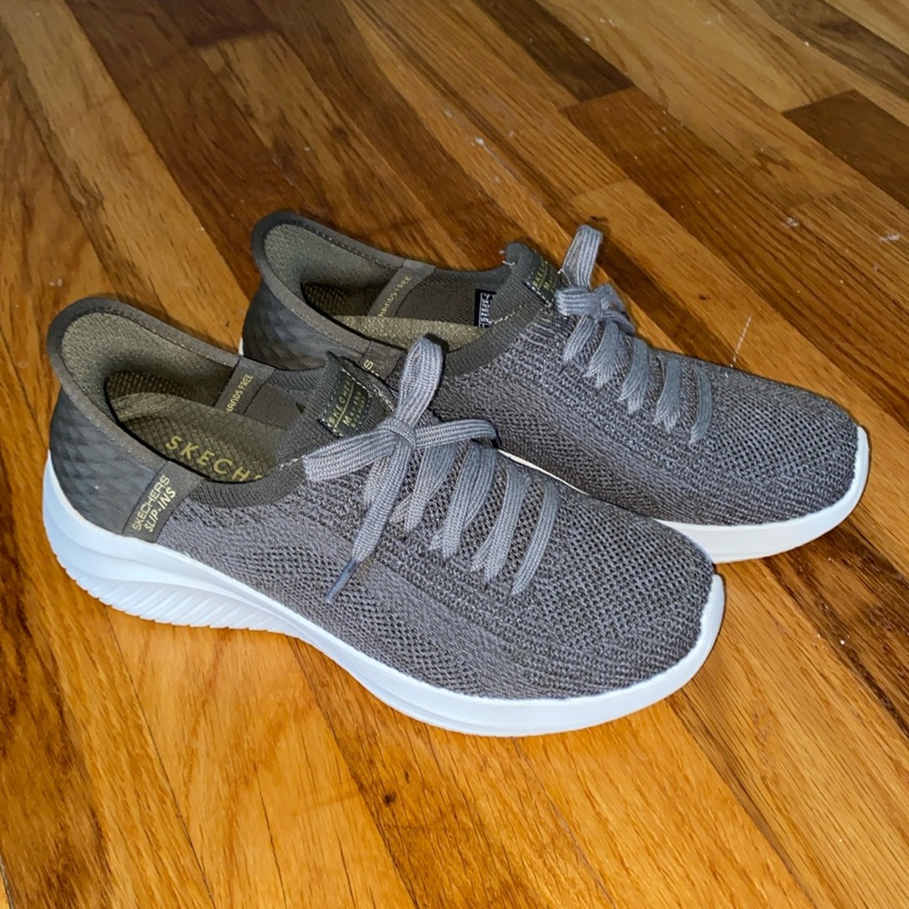 Skechers slip on sneakers
